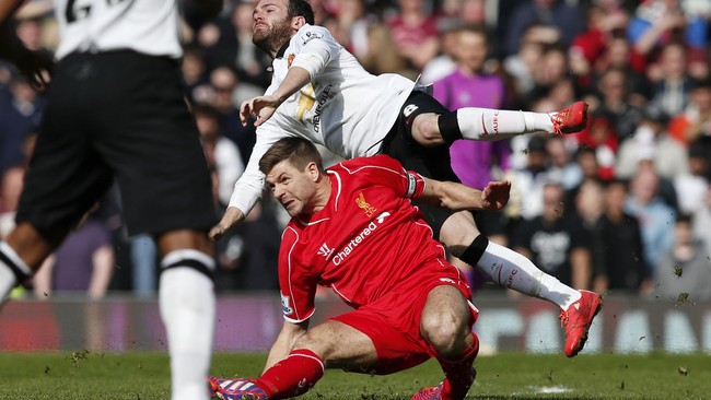 Pahlawan kemenangan Manchester United atas Liverpool, Juan Mata, menganggap kartu merah yang didapat Steven Gerrard justru menyulitkan timnya.