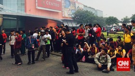 Jalan di Depan Margo City Macet Total