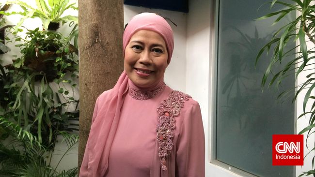 Tahun 2015 menandai kembalinya Dewi Yull ke layar lebar. Lama tak berakting di hadapan kamera, Dewi membintangi film berjudul Sebuah Lagu untuk .