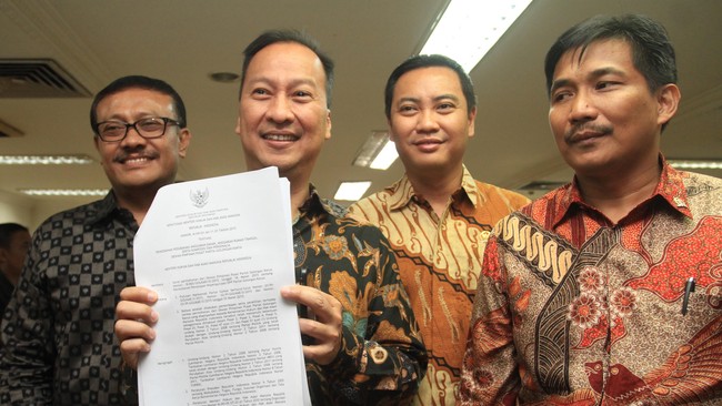 Agus Gumiwang Kartasasmita meminta kasus yang menjerat Ketua Umum Partai Golkar Setya Novanto tidak dikaitkan dengan fraksi maupun partai.