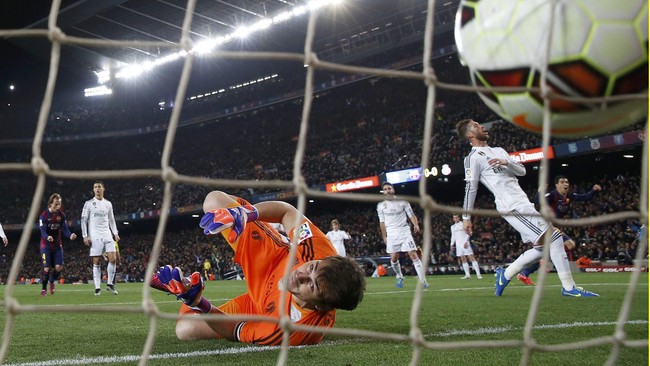 Carlo Ancelotti menyebutkan bahwa Real Madrid masih membutuhkan sosok Iker Casillas sebagai penjaga gawang meskipun kini ia sudah berusia 33 tahun.