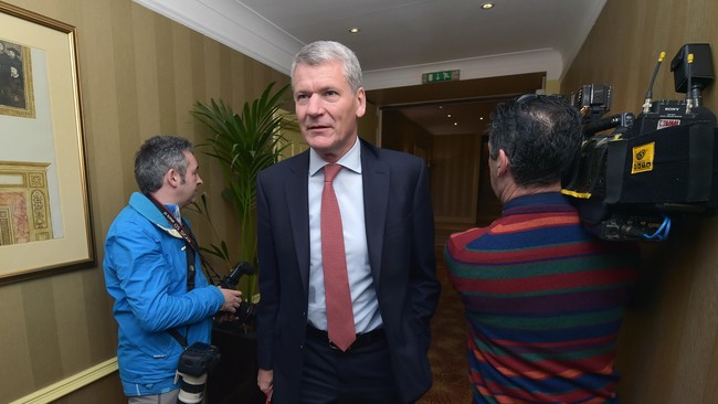 David Gill yang pernah menjadi Kepala Eksekutif Manchester United disebut menjadi kandidat kuat untuk jabatan Direkuter Keuangan yang baru di FIFA.