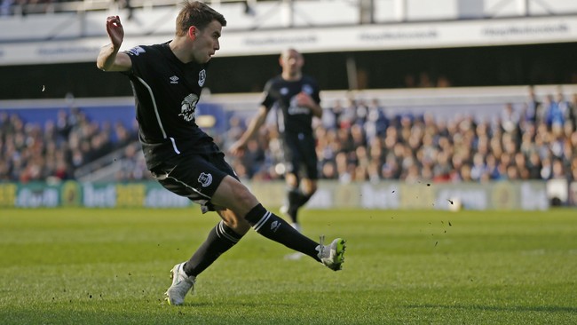 Everton berhasil membawa pulang tiga poin dari markas Queens Park Rangers (QPR). Everton menang 2-1 lewat gol yang dicetak Seamus Coleman dan Aaron Lennon.