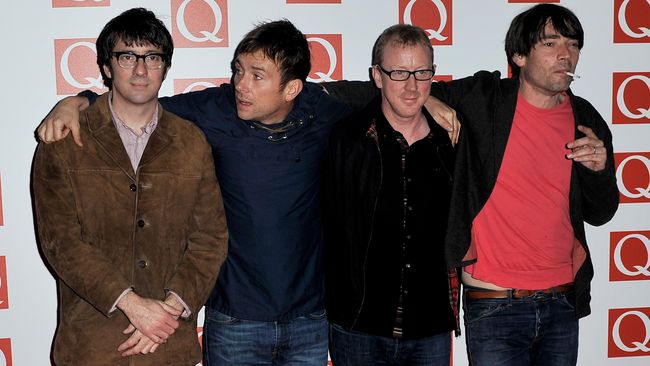 Graham Coxonmengaku merekam album itu berbarengan dengan rekaman A&E pada 2012 lalu. Tapi ia tak mau merilisnya bersamaan.