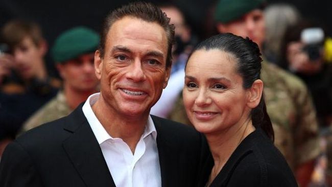 Pria berusia 55 tahun ini sampai meninggalkan lokasi wawancara karena merasa bosan dengan pertanyaan mengenai hubungannya dengan penyanyi Kylie Minogue.