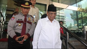 Jokowi Turun Tangan Dinginkan KPK-Polri Lewat Hasyim Muzadi