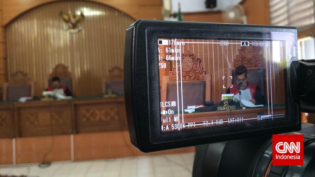 Kuasa hukum dari terdakwa suap pembahasan APBNP Kementerian ESDM Sutan Bhatoegana yakin 100 persen majelis hakim akan memberikan kemenangan hari ini.