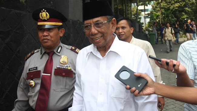 Setelah menyambangi KPK hari ini, Rabu (6/5), anggota Dewan Pertimbangan Presiden Hasyim Muzadi esok Kamis (7/5) akan bertandang ke Mabes Polri.