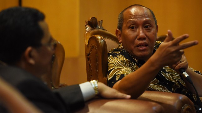 Peneliti senior LIPI Ikrar Nusa Bhakti menilai gemuknya koalisi partai politik pendukung pemerintahan membuat tekanan politik semakin besar.