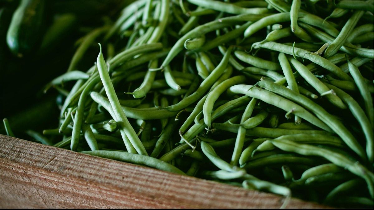 Mana yang Lebih Menyehatkan, Mengukus atau Merebus Sayur?