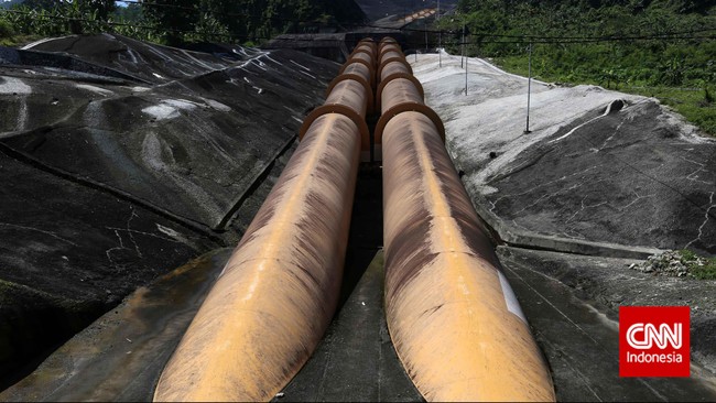Pipa Pembangkit Listrik Tenaga Mikrohidro (PLTMH) atau PLTA Cirompang di Kecamatan Bungbulang, Kabupaten Garut, bocor.