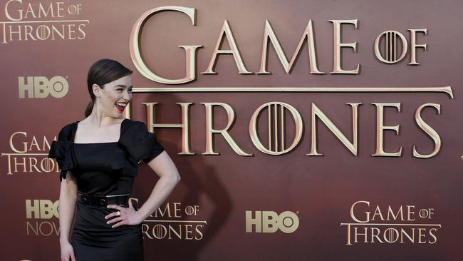 Aktris Emilia Clarke mengaku merasa terbebani sejak mengetahui nasib Daenerys Targaryen yang diperankannya dalam 'Game of Thrones' sejak dua tahun lalu.