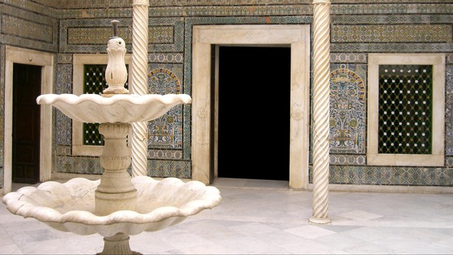 Sepekan setelah serangan berdarah yang menewaskan 23 orang, Museum Nasional Bardo yang berlokasi di Tunis, Tunisia kembali dibuka pada Selasa (24/3).