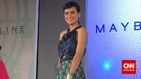 Eva Celia Belajar 'Centil' Berdandan dari Sophia Muller