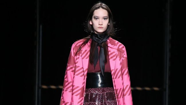 Checkered patterns atau lebih dikenal dengan pola kotak-kotak sebenarnya sudah ada sejak abad 18 di Inggris.
