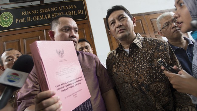 Nasib gugatan Udar ke KPK setali tiga uang dengan gugatan Sutan Bhatoegana yang ditolak Pengadilan Negeri Jakarta Selatan. Keduanya tetap tersangka korupsi.