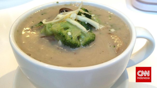 Salah satu menu sederhana milik Yuda adalah mushroom broccoli cheese soup. Selain bahan-bahannya yang mudah ditemukan, cara membuatnya pun cukup praktis.
