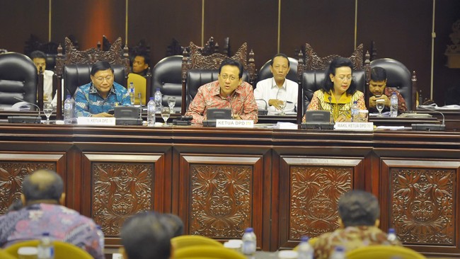 Jika dana dialokasikan berdasarkan anggota DPR, maka akan ada beberapa provinsi yang hanya akan mendapatkan dana yang kecil.