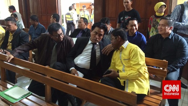 Penggugat mempermasalahkan keabsahan dokumen yang menjadi syarat penyelenggaraan Munas Ancol hingga kepengurusan hasil munas tersebut disahkan Menkumham.