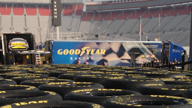 Goodyear menargetkan kenaikan penjualan sampai 30 persen selama ramadan dan Idul Fitri. Ban baru beli, jika rusak saat mudik, akan diganti baru.