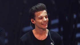 Louis Tomlinson Lega Umumkan Album Debut Rilis 2020