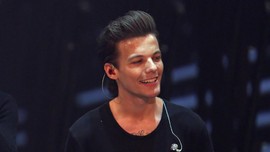 Louis Tomlinson Lega Umumkan Album Debut Rilis 2020