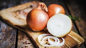 Cara Andal Iris Bawang Tanpa Air Mata