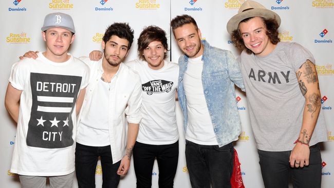 Para pengecer ingin segera mengenyahkan pernak-pernik One Direction formasi awal berlima. Mereka pun banting harga hingga 50 persen.