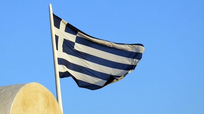 RI menyebut Greece dengan Yunani, secara historis berasal dari suku Hellenes yang juga dikenal dengan bangsa Ionia.