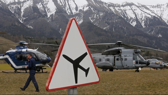 Hingga saat ini belum ada satupun jasad penumpang dan kru Germanwings yang berhasil dievakuasi dari lereng pegunungan Alpen.