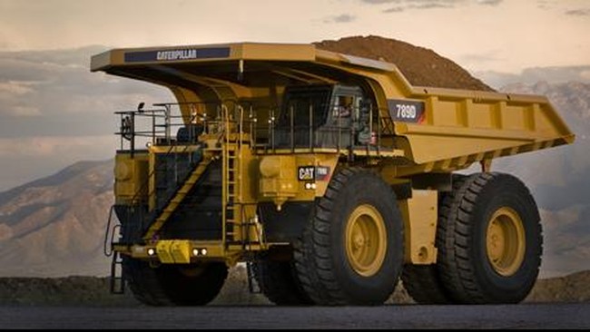 Produk Caterpillar yang seluruhnya impor, membuat para konsumen yang berpenghasilan rupiah kesulitan ketika harus membayar dalam denominasi dolar.