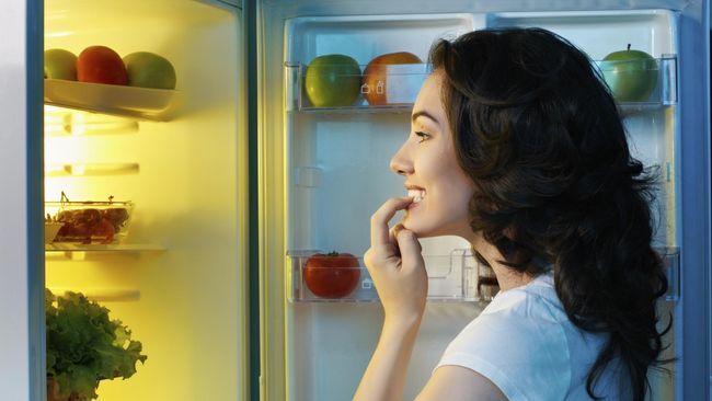 Upaya menurunkan berat badan bisa dilakukan dengan tidak makan tiga kali sehari dan tidak makan selama 12 jam dalam sehari.