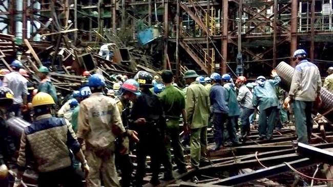 Setidaknya 14 pekerja tewas dan 30 lainnya terluka saat sebuah bangunan konstruksi di Vietnam runtuh pada Rabu (25/3).