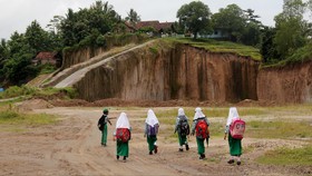 Lubang Besar di Sukabumi, BPBD Imbau Warga Jangan Mendekat