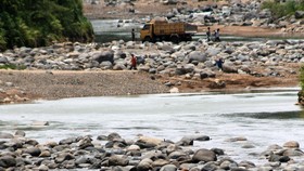 Keluarga Raja Rohomoni Buka Suara soal Kasus Galian C Pulau Haruku
