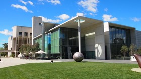 Museum di Australia Tawarkan Tur Museum Sambil Telanjang