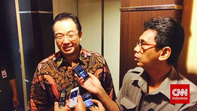PT Chandra Asri Petrochemical Tbk melakukan joint venture dengan produsen ban Michelin untuk membangun pabrik karet sintetik di Cilegon pada 2019.