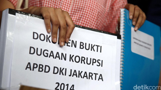 Indonesia Corruption Watch (ICW) mendatangi KPK untuk melaporkan indikasi penyimpangan dana hasil penelusuran ICW dengan metode perbandingan biaya anggaran.
