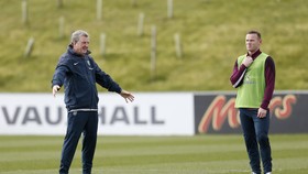 Hodgson Buat Inggris Bahagia Usai Masa Kelam Capello