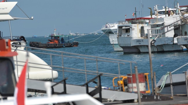 Puluhan kapal pengangkut gas alam cair (LNG) mengapung di lepas pantai Eropa karena keterbatasan tangki penyimpanan untuk proses regasifikasi.