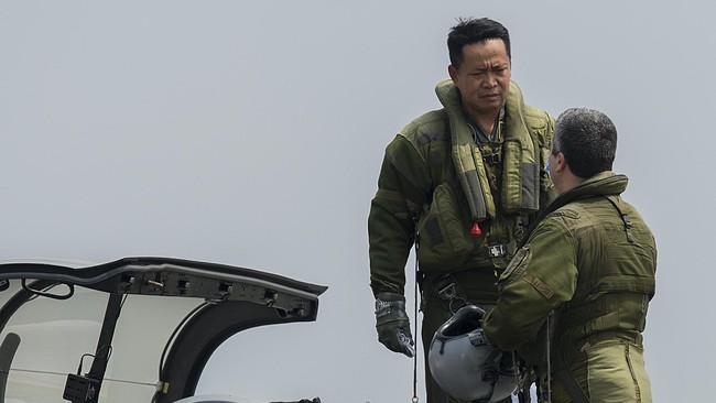 Pejabat Kohanudnas, Letnan Kolonel Satriyo, mengatakan lembaganya kerap sulit mengambil keputusan kilat saat pesawat asing masuk udara Indonesia.