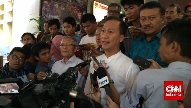 Ketua Fraksi Partai Golkar kubu Agung Laksono mengatakan pihaknya ingin mengambil hak mereka termasuk infrastruktur agar bisa efektif bekerja pada Senin (30/4).