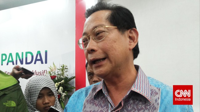 Pihak kepolisian menyatakan yang menjadi masalah perusahaan rekanan membuka rekening yang digunakan menampung aliran dana wajib bayar pemohon paspor. 