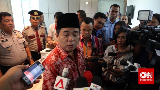 Ketua Fraksi Partai Golkar Ade Komarudin mengaku belum mendengar adanya dukungan daerah yang menginginkan Tommy mengambil alih pimpinan partai beringin.