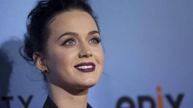 Katy Perry terlibat sengketa penjualan properti bekas biara yang melibatkan Keuskupan Agung, biarawati, dan pengusaha pemilik restoran.