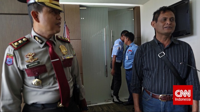 Anggota Komisi Pertahanan DPR ini menegaskan bahwa masih banyak hal penting yang mendesak untuk dilakukan ketimbang membentuk polisi DPR.