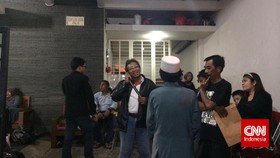 Nantikan Jenazah Olga, Bunda Dorce Pimpin Warga Panjatkan Doa