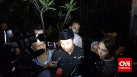 Ayu Dewi Masih Terisak Atas Kepergian Olga Syahputra