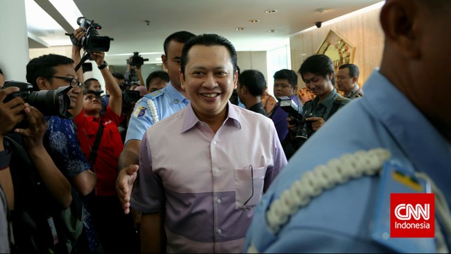 Bambang Soesatyo meminta kubu Agung Laksono membaca tata tertib DPR sebelum mengambil tindakan lebih jauh soal penguasaan Fraksi Golkar