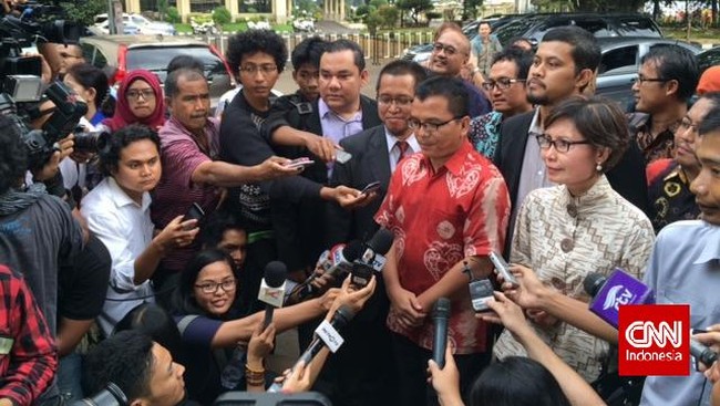 Saat ini polisi baru menetapkan satu orang tersangka yakni Denny Indrayana. Penyidik yakin Denny tak sendiri dalam dugaan pelanggaran pidana.